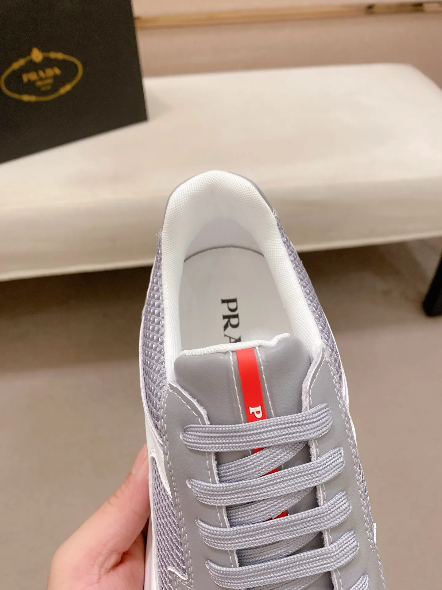 Factory price 462💰 The new PRADA (Prada) counters are launched simultaneously, new men's shoes, 😘fabrics are selected from cowhide. Lining: Mesh lining. 👍🏿 High-end ☄️ air-cushion molded anti-slip rubber outsole, exquisite lines, simple and elegant, comfortable and high-end for leisure travel. Number of yards: 38 to 44. Can be ordered for 45 non-refundable
